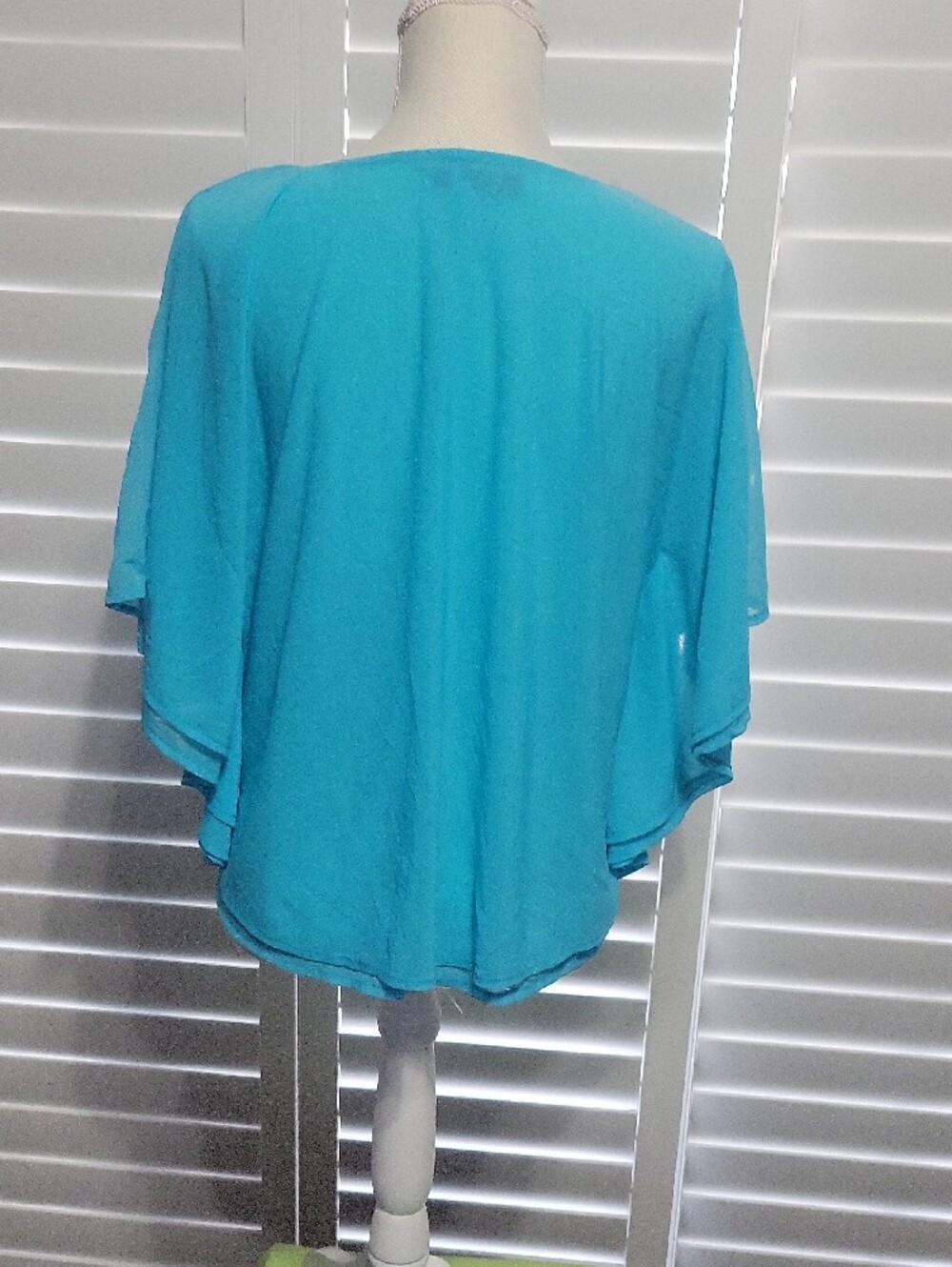 Jennifer Lopez Turquoise V-Neck Flutter Sleeve Blouse - Picture 3 of 6